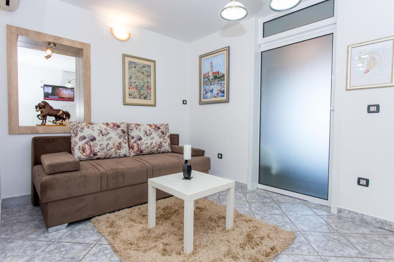 Apartments Desiree Sutivan ภายนอก รูปภาพ