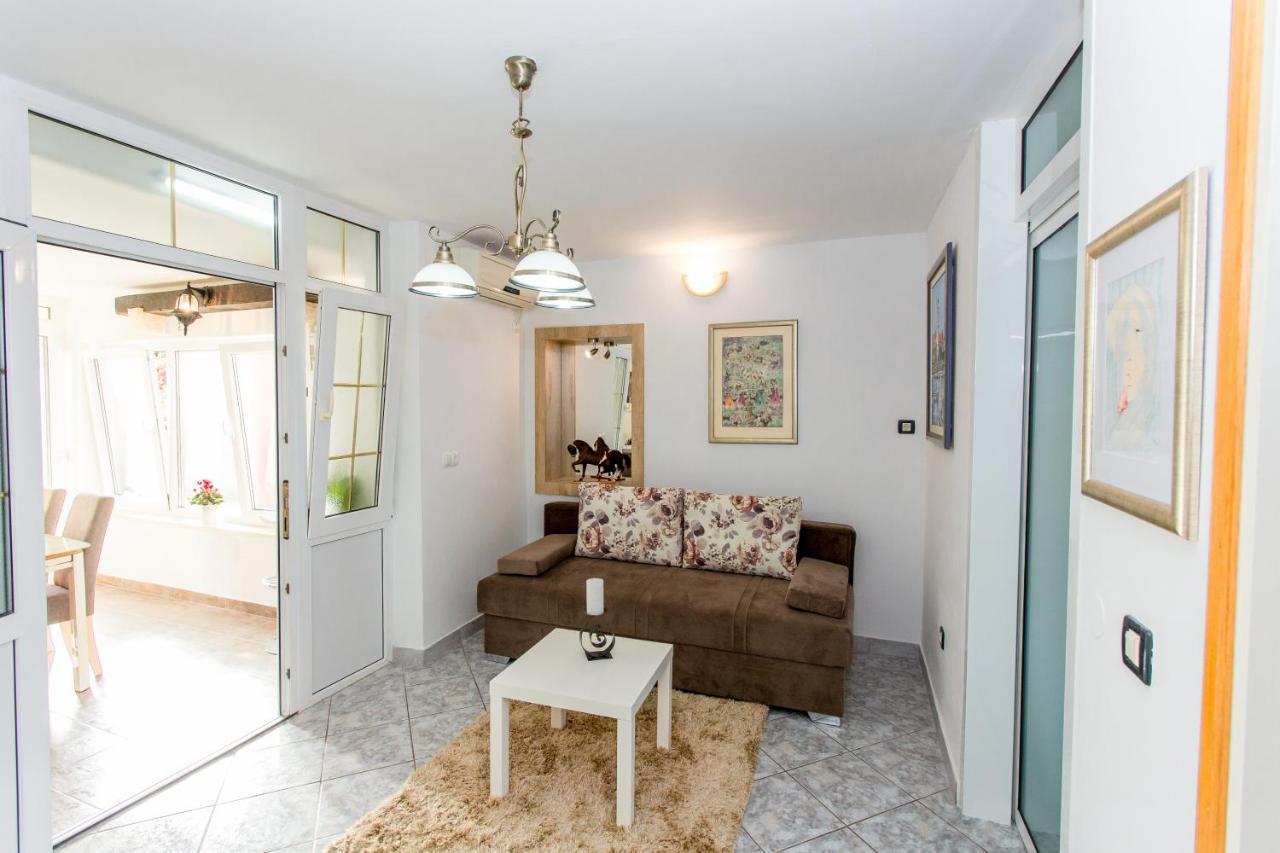Apartments Desiree Sutivan ภายนอก รูปภาพ