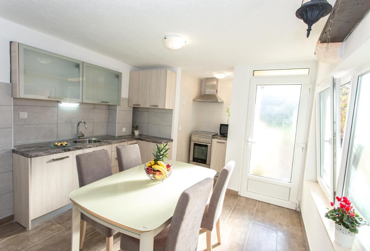 Apartments Desiree Sutivan ภายนอก รูปภาพ