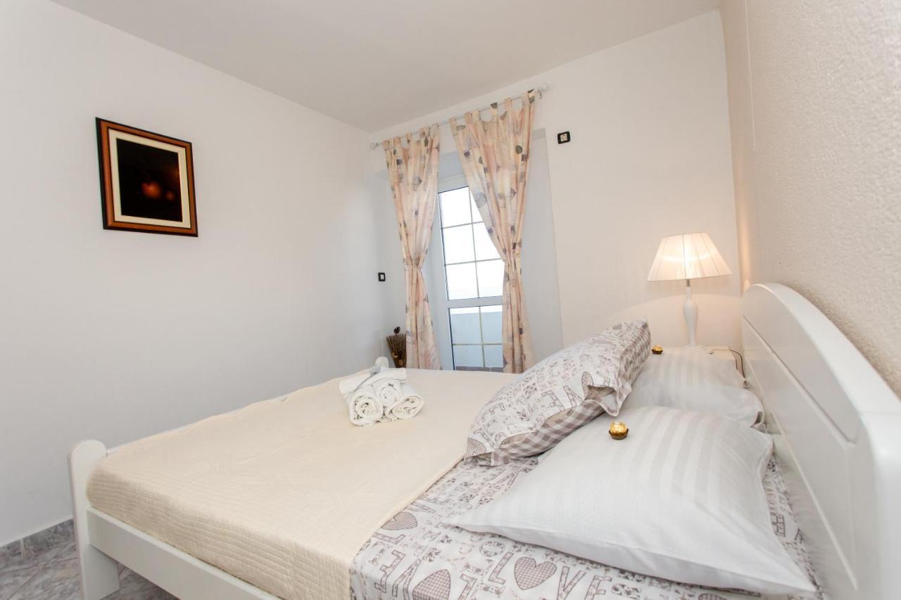 Apartments Desiree Sutivan ภายนอก รูปภาพ