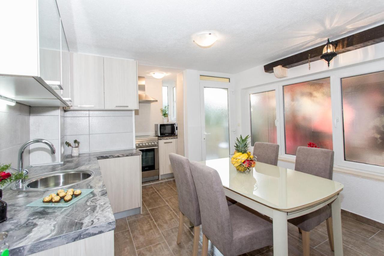Apartments Desiree Sutivan ภายนอก รูปภาพ