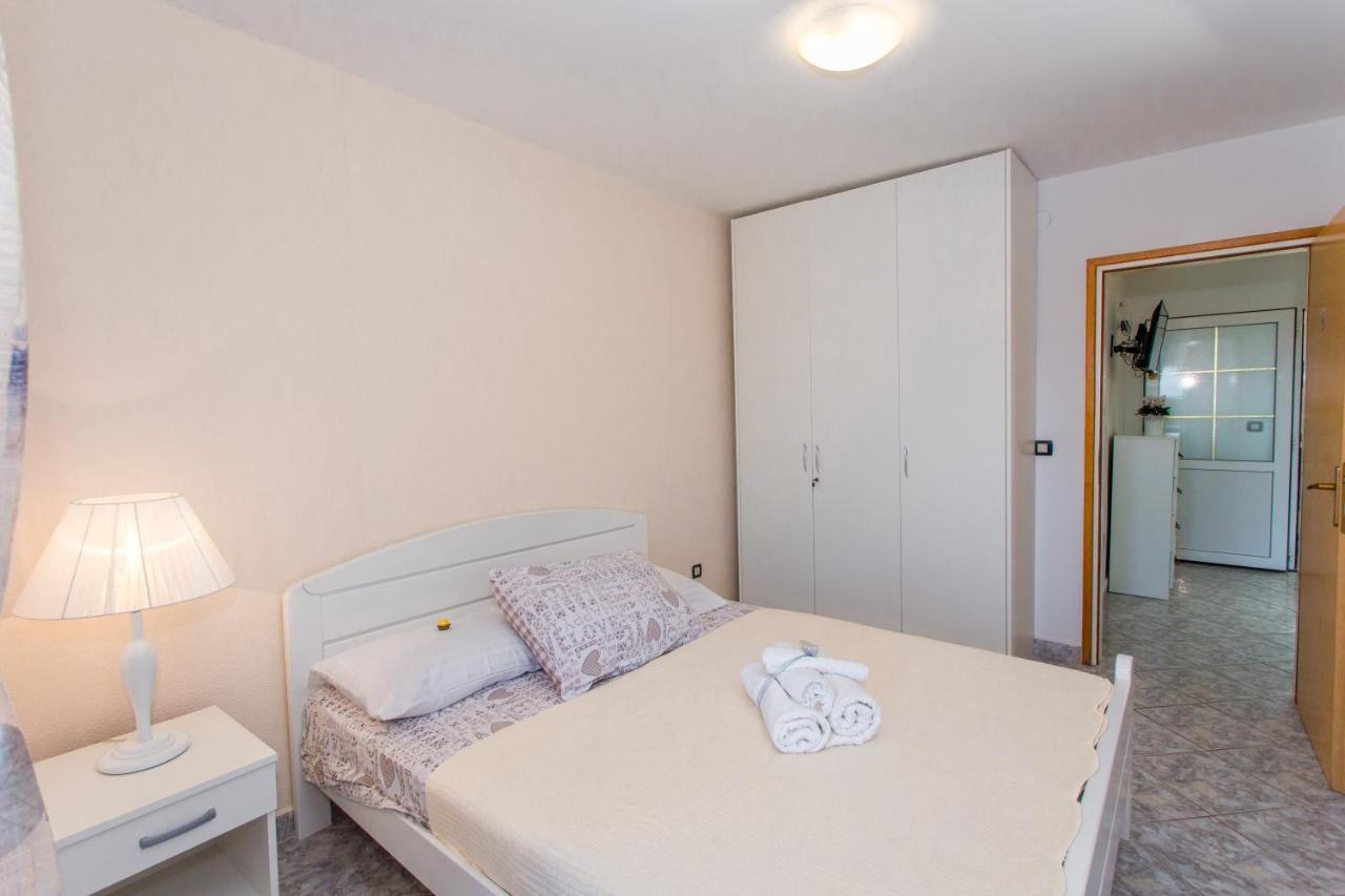 Apartments Desiree Sutivan ภายนอก รูปภาพ